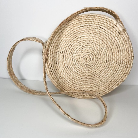vintage wicker handbag, round wicker purse, vintage wicker purse with strap - Picture 1 of 10